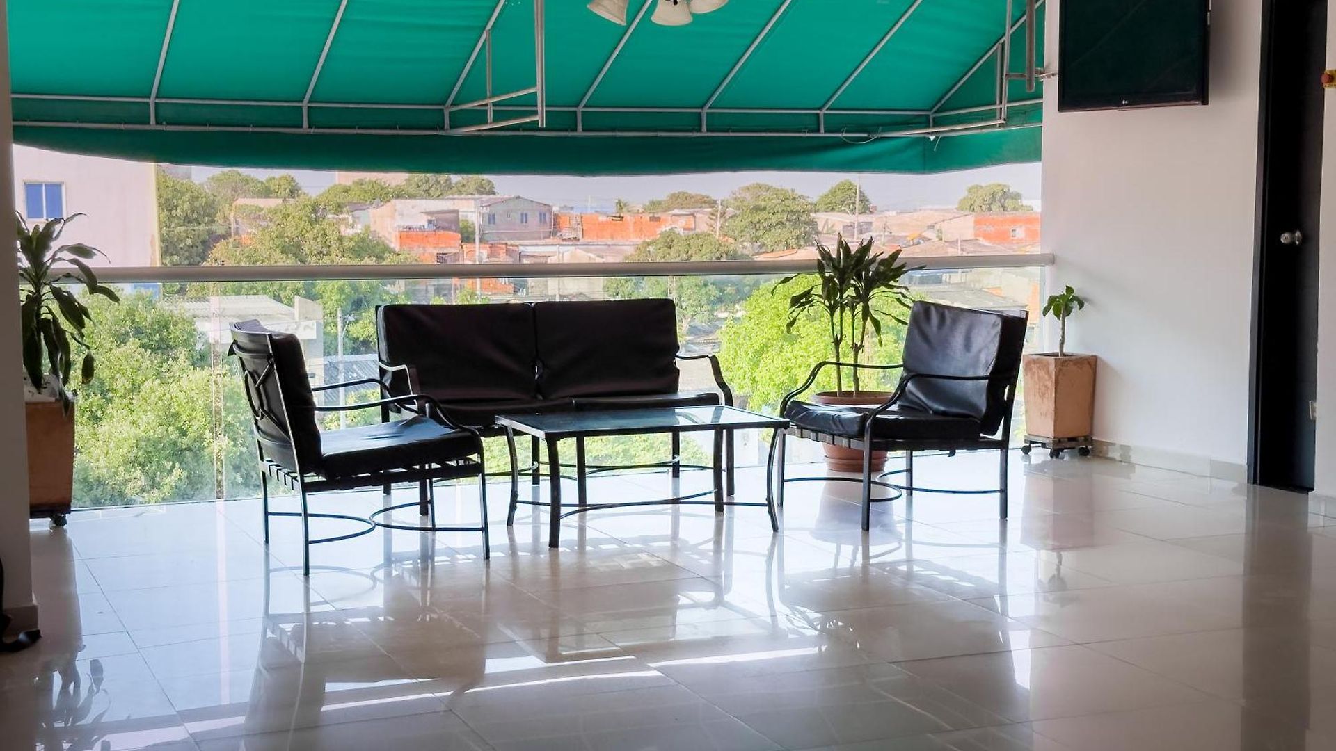 Bazurto Plaza Hotel *