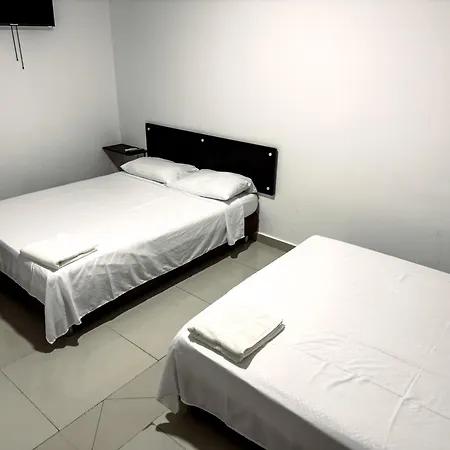 Bazurto Plaza Hotel *