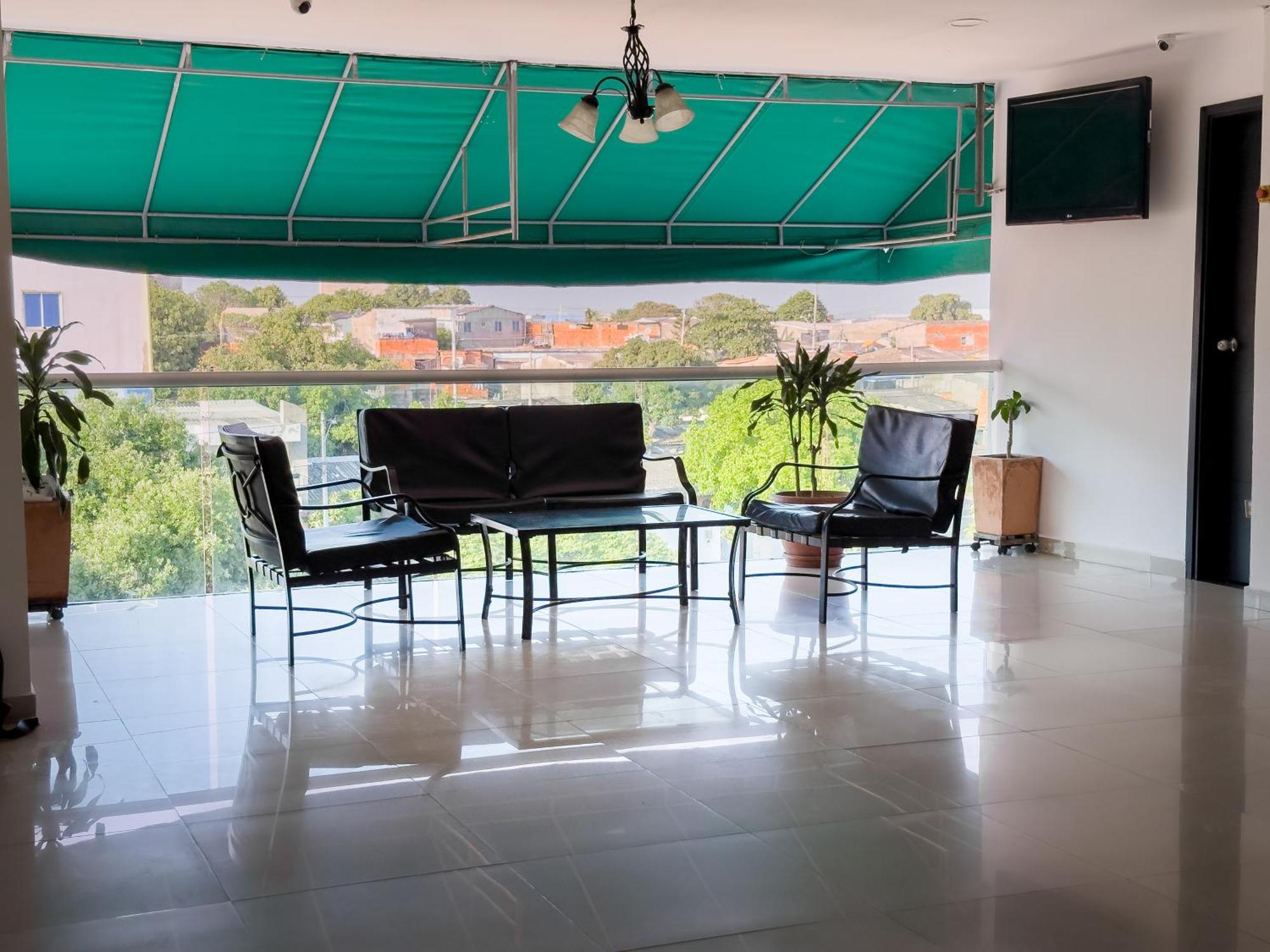 Bazurto Plaza Hotel *