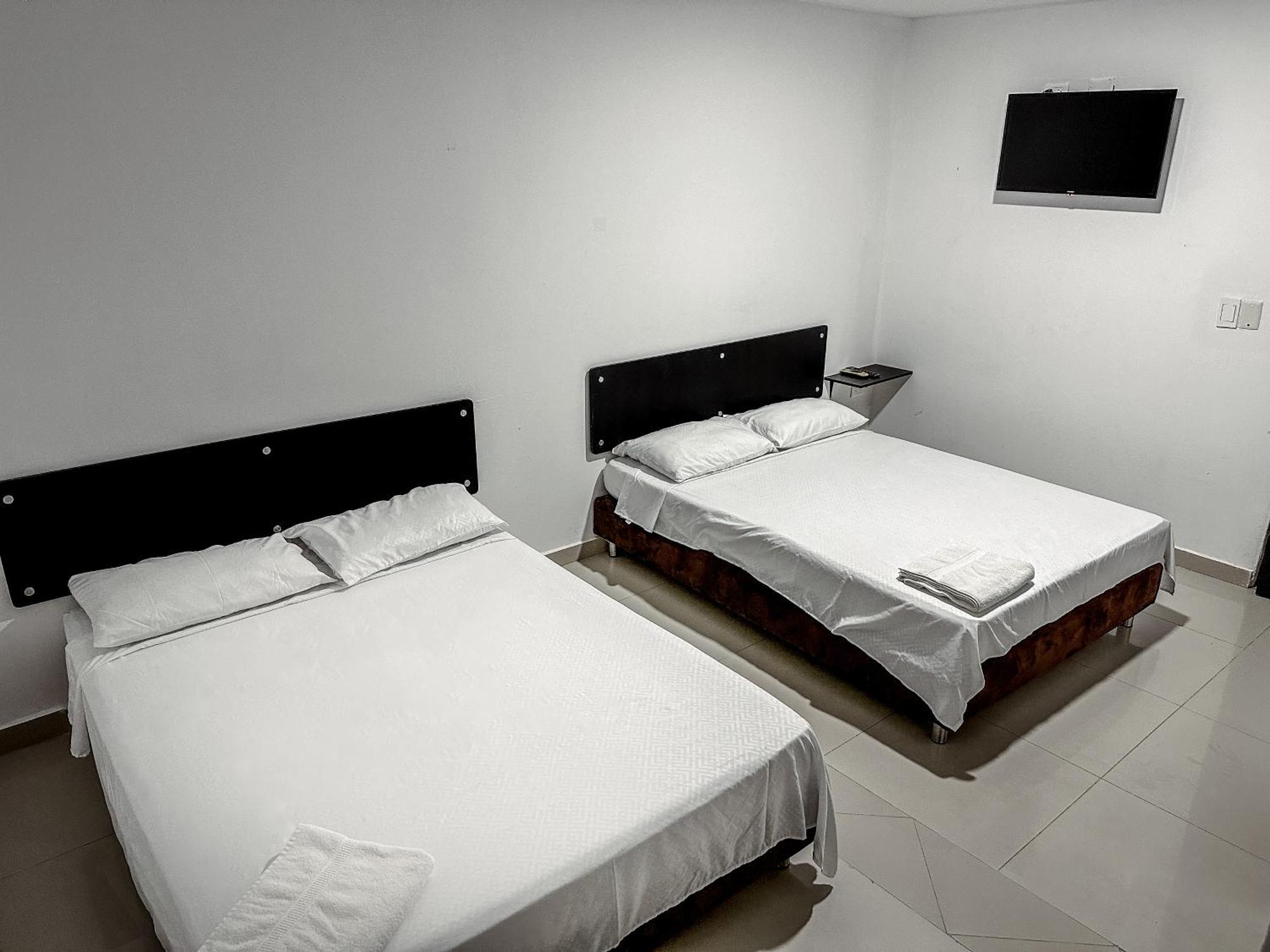 Bazurto Plaza Hotel *