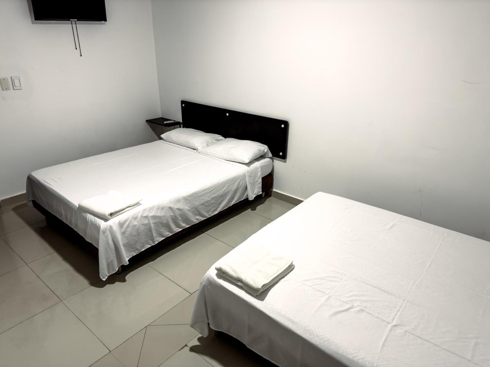 Bazurto Plaza Hotel *